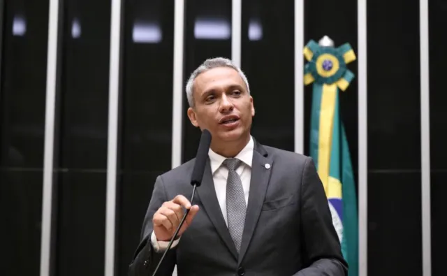 Gayer aparece à frente na disputa pelo Senado em Goiás, aponta pesquisa