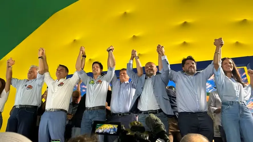 Caiado e Daniel Vilela declaram apoio a Flávio Bolsonaro nesta terça-feira (6), em Goiânia